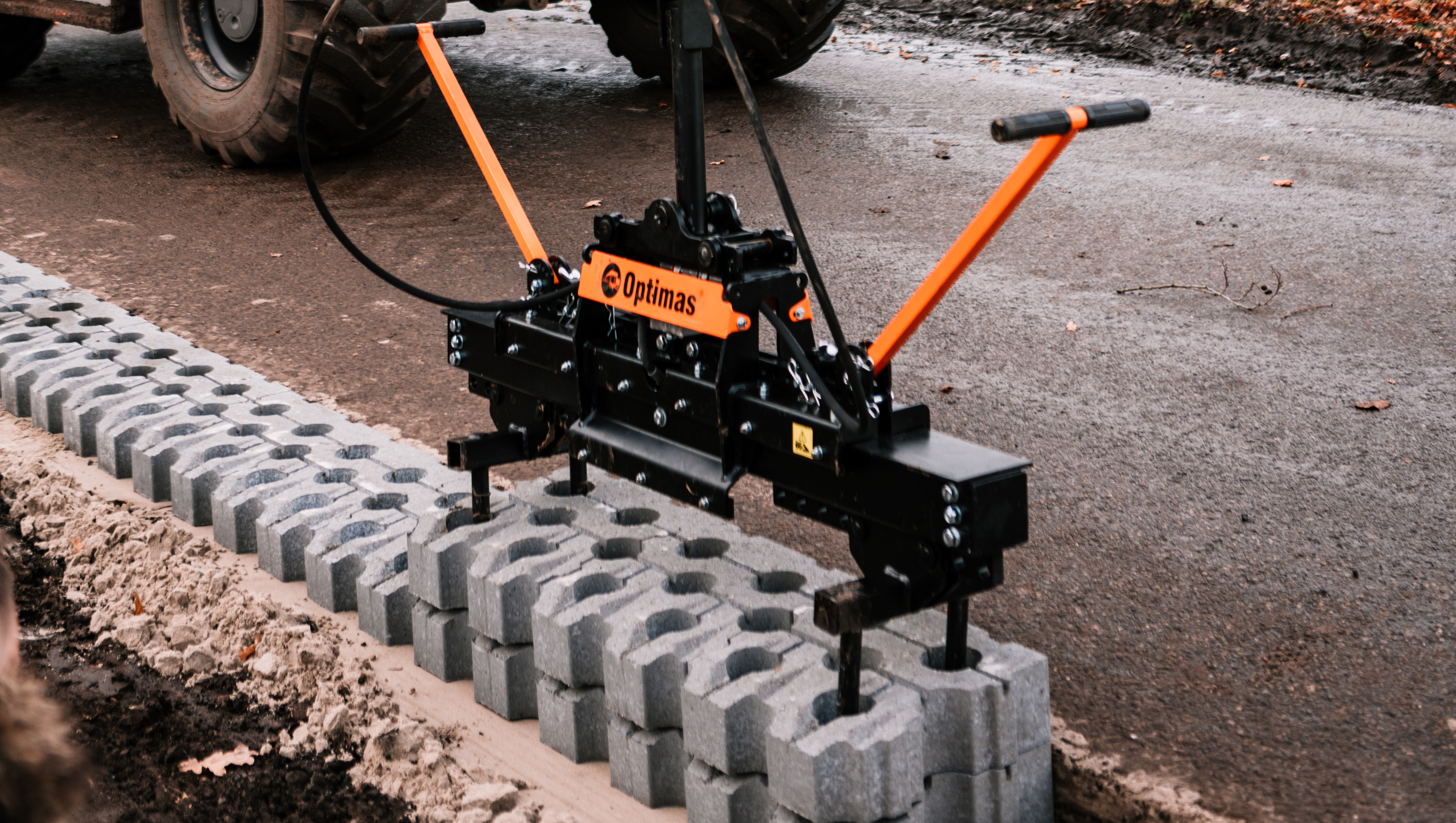 Optimas Steingreifer Multiflex - Verlegung  2 Lagen Rasengittersteine