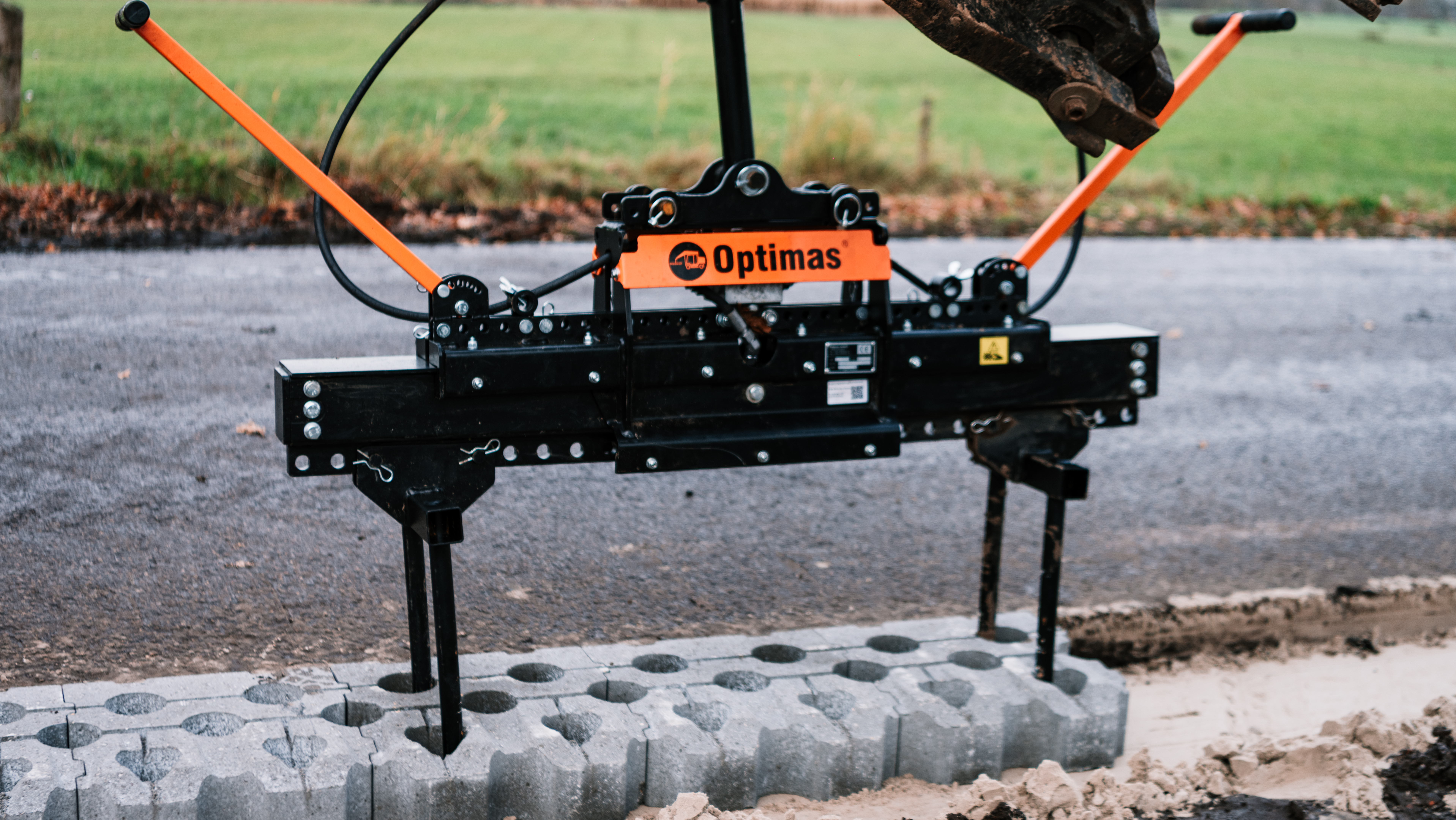 Optimas Steingreifer Multiflex - Verlegung  1 Lage Rasengittersteine